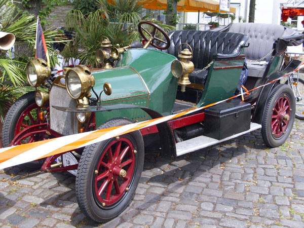 1899 Großer Motorwagen Stoewers Großer Motorwagen bei einem Oldtimertreffen