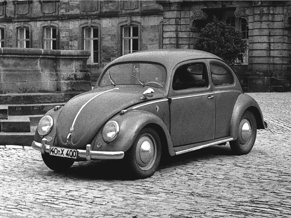 Der VW Käfer wurde von 1938 bis 2003 gebaut. VW Käfer von 1951 in Bayreuth