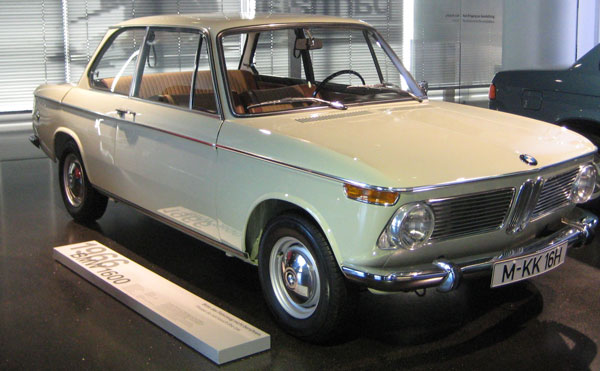 Auch bekannt unter der Typenbezeichnung 114, E6, E10 und E20 Ein BMW 1600-2 im BMW Museum in München