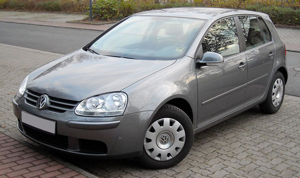Die stärkste Variante des Golf V - der R32 - war als letzter mit einem VR6 Motor ausgerüstet VW Golf V in Grau